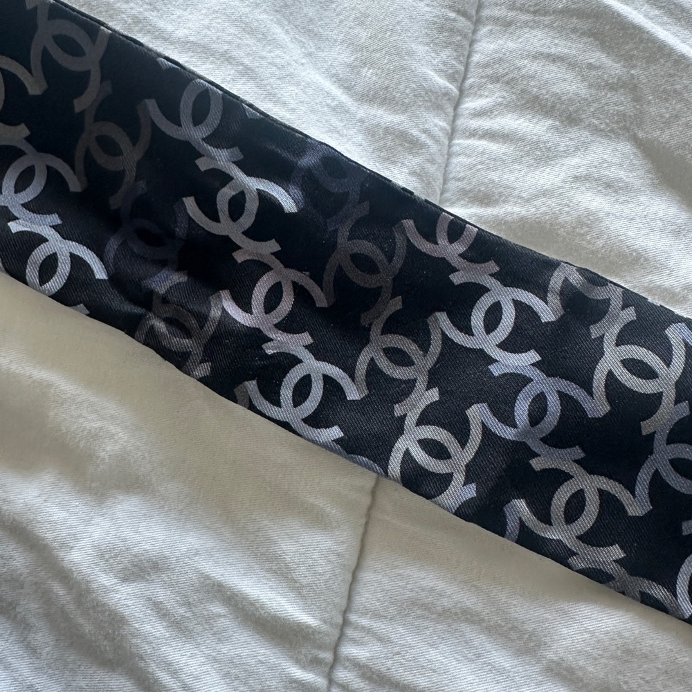 Authentic Chanel scarf - Picture 2 of 3